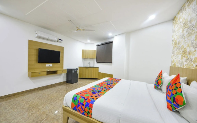 Fabhotel Luxe 8 Stayz