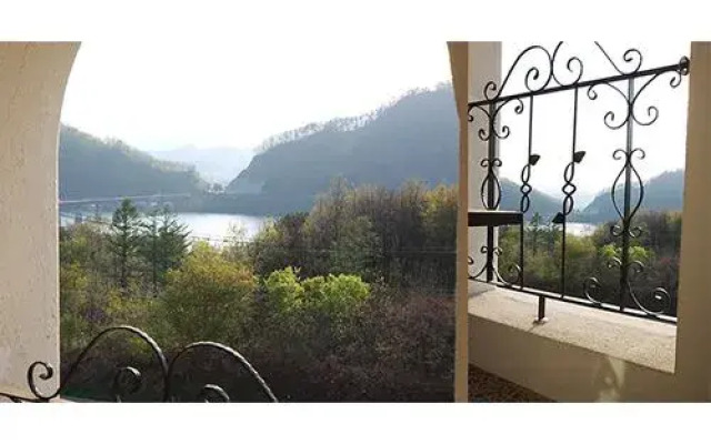 Nami Island Thira Pension