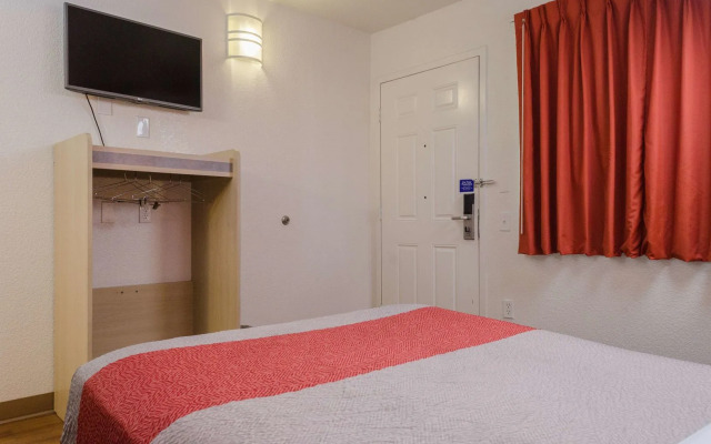 Super 8 by Wyndham Turlock