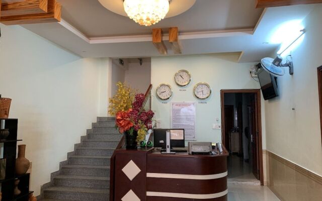 OYO 1054 Rong Vang Hotel