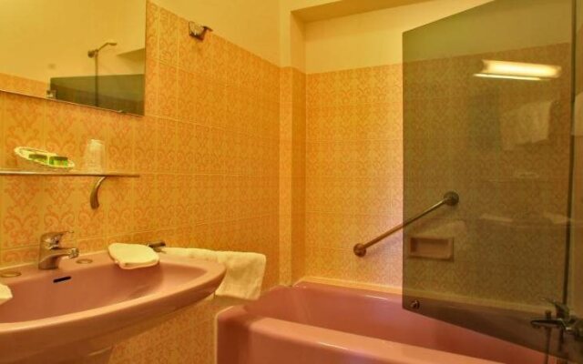 Logis Hostellerie de lAuberge de LÉtang Bleu