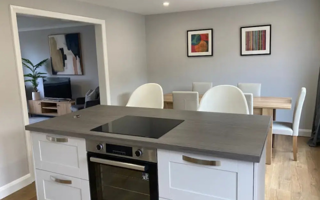 Leeward House - Donnini Apartments