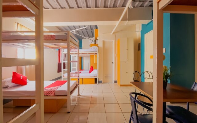 OYO 809 Crowne One Condo