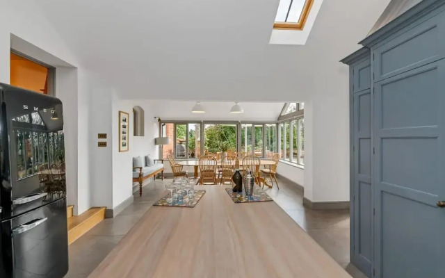 The School House - Luxury Home With Large Garden