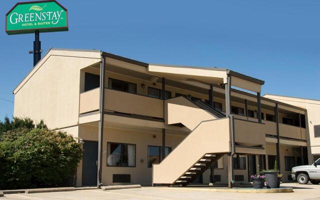 Greenlight Inn & Suites