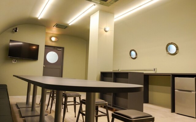 RED SUBMARINE - Hostel