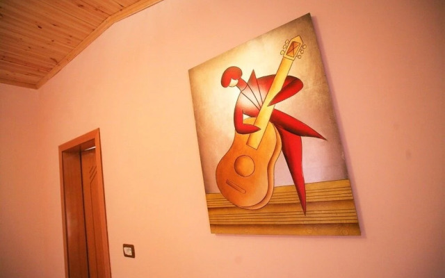 Gold Guest House & Bar