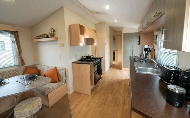 Inviting 3-bed Caravan on Sand Le Mere, Tunstall
