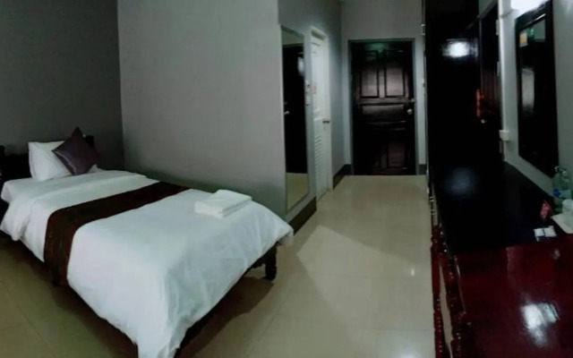Submukdaphoomplace Hotel