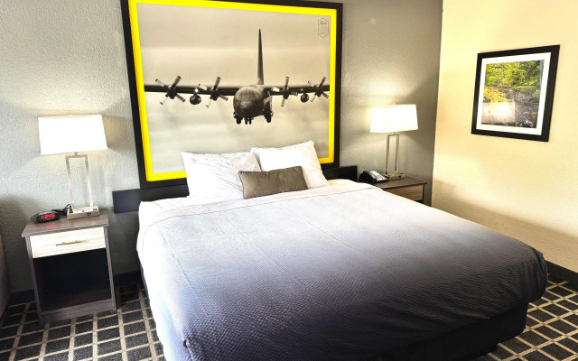 Super 8 by Wyndham Morganton