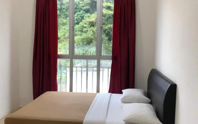 Golden Hill 1 Room Apt at Night Market