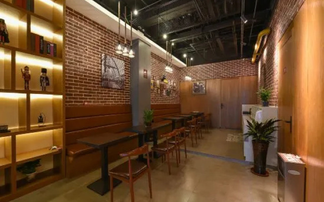 James Joyce Coffetel· Beijing Fengtai Railway Station Lize Business District