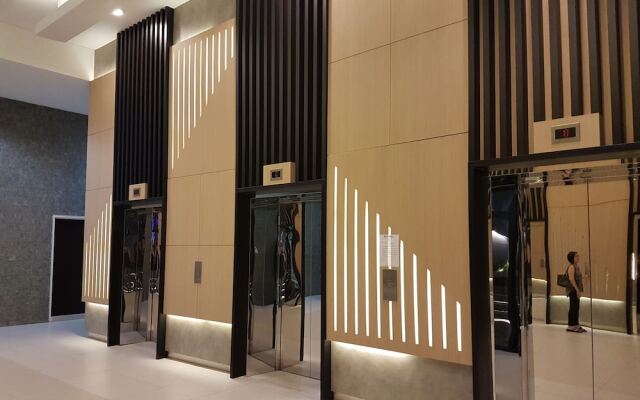 D'Latour Condo by LL