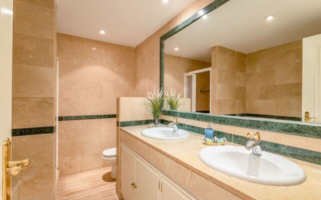 OleHolidays Hacienda Playa junto a Nikki Beach 300m playa