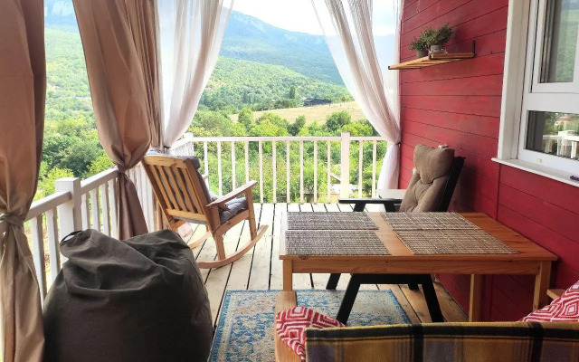 Дом с видом на горы