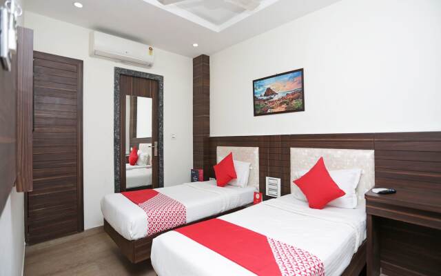 OYO 13045 Hotel Solitaire Inn