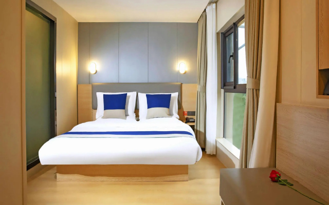 7 Days Premium Shanghai International Automobile City Tongji University Branch