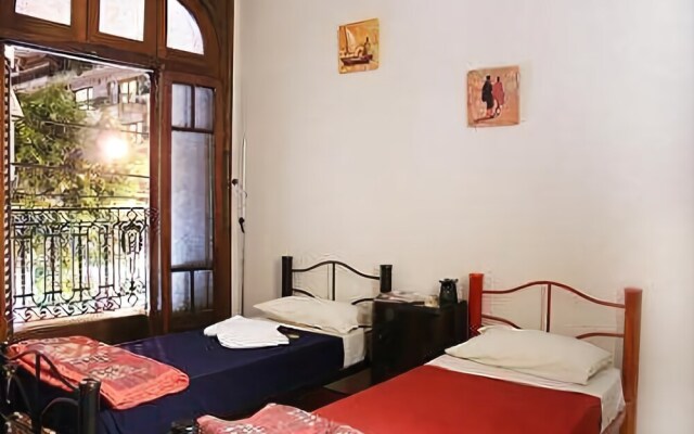 Petit Recoleta Hostel