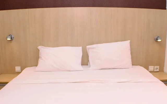 Elegant And Comfy 1Br Apartment At Marina Ancol