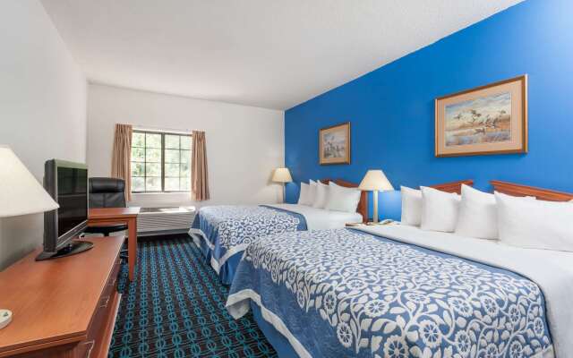 Days Inn & Suites by Wyndham Cambridge