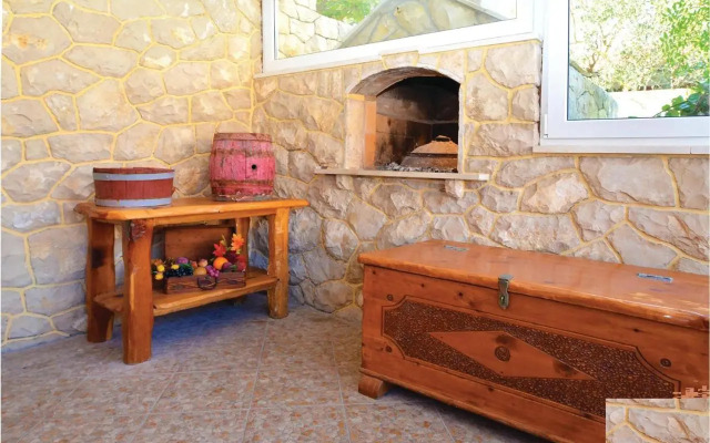 Two-Bedroom Apartment in Prigradica