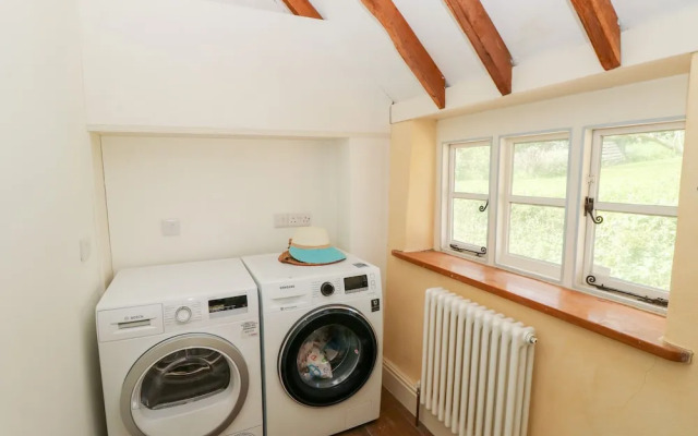 19 Clatterford Shute