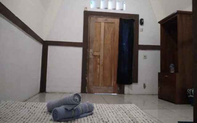 Pantai Suwuk River View Bungalow