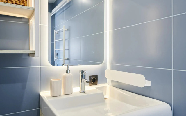 Два города на переулке Медовый 5с2