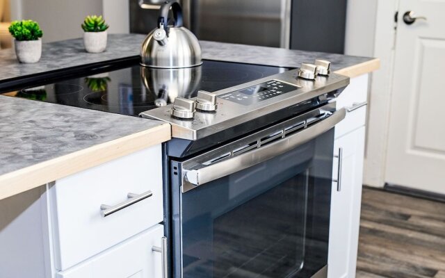 Couples Getaway | Walk to Unc | Free Cruiser Bikes