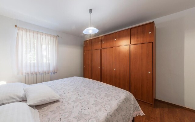Amazing Apartment in Vinkuran With 2 Bedrooms