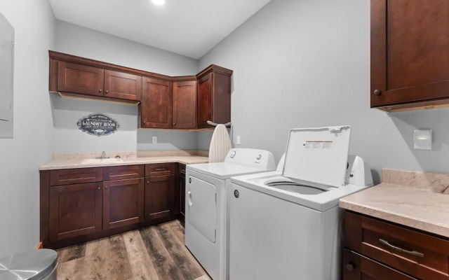 Cc115- Lakeside Landing 8 Bedroom Home