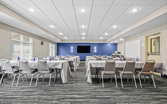 AmericInn by Wyndham International Falls