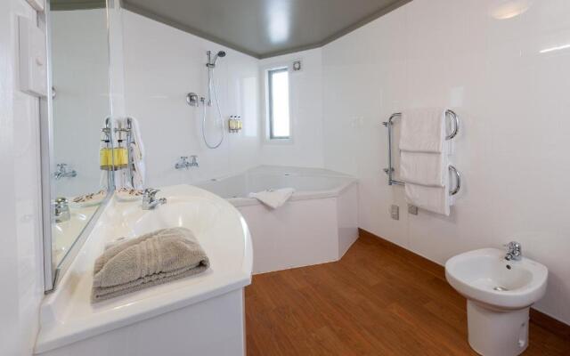 Picton Beachcomber Inn