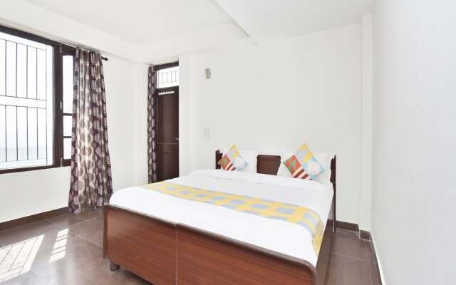 OYO 13878 Home Spacious 3BHK Kumarhatti