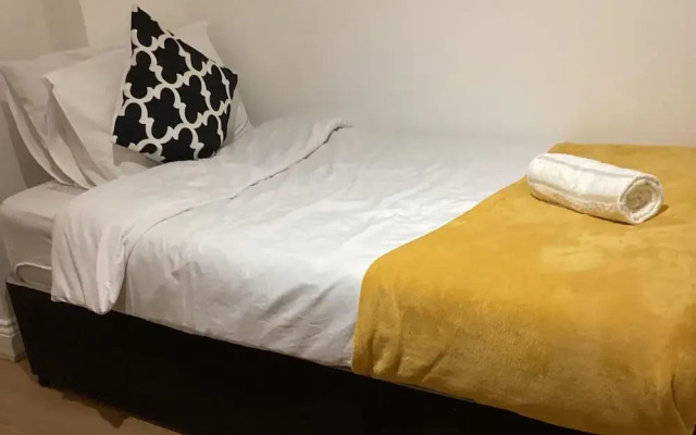 London Heathway Bliss - Spacious 4-bed House