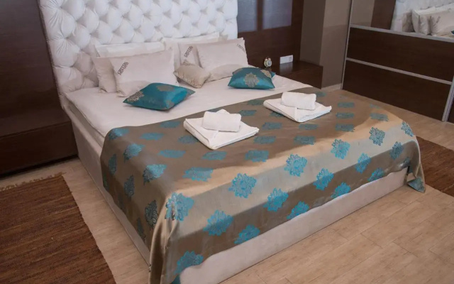 Hotel Crystal