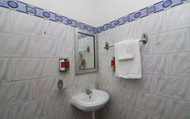 Hotel Bob's By OYO Rooms