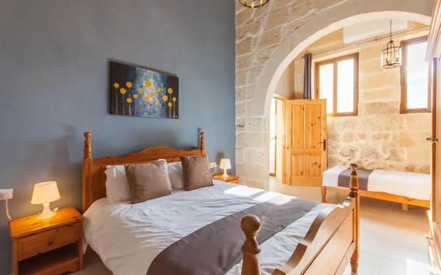 Naduri, Beautiful Gozitan Villa + Pool
