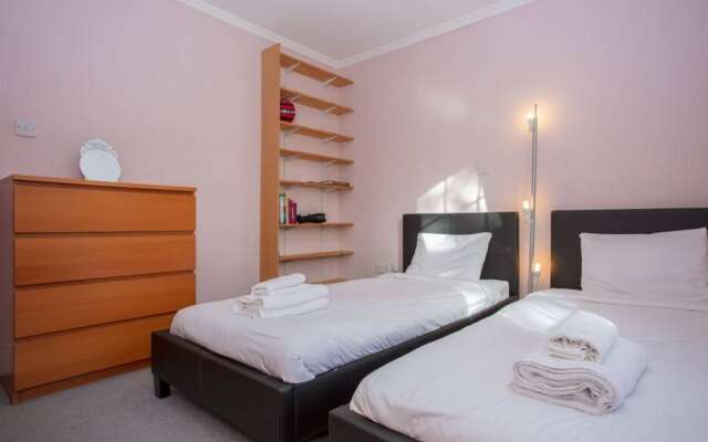 Sunny 2 Bedroom Flat in Islington