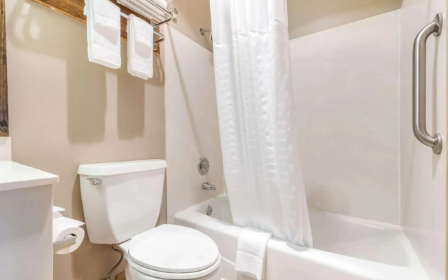 Quality Inn & Suites Bainbridge Island
