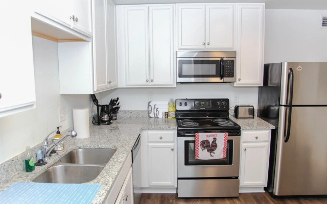 Music City Retreat Awesome Location, Sleeps 4!