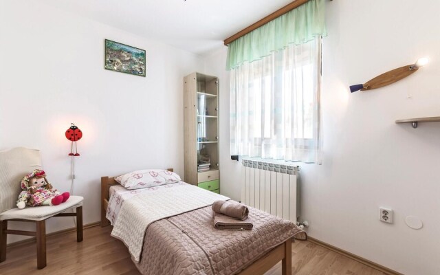Stunning Home in Liznjan With Wifi and 3 Bedrooms
