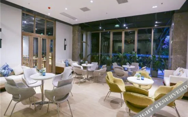 Yuejia Holiday Hotel (Yalong Bay Hehong Holiday Sunshine Branch)