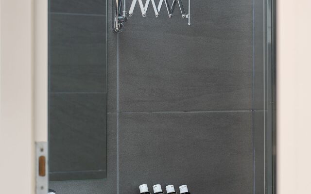 Sea View Hotel & Apartments