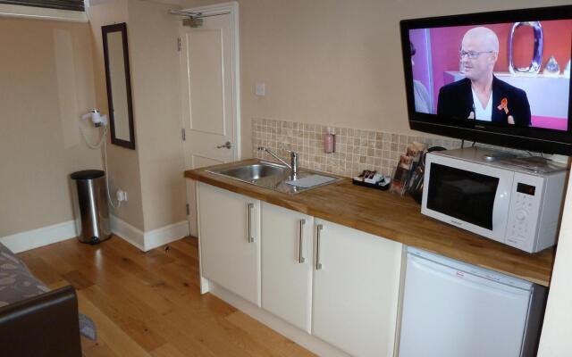 Central Studios Gloucester Road by Rooms Booked - Free Parking