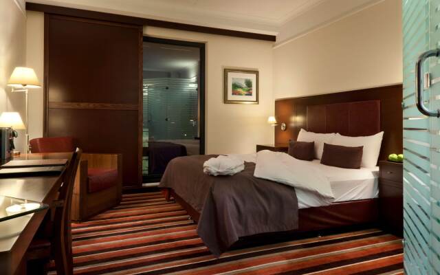 Отель Plaza Premium Grand Winston