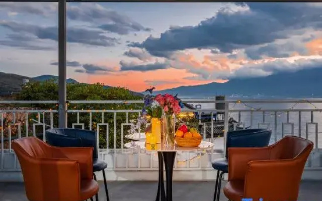 Dali Buyun :Jinhaishe Seaview Hotel