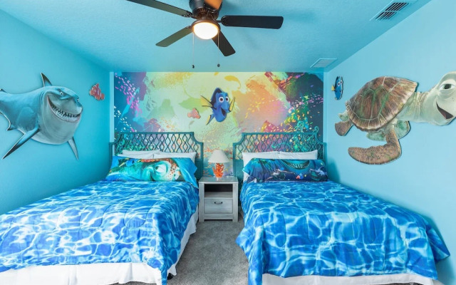 Luxe Champion's Gate Home w/ Pool, Spa, Gameroom