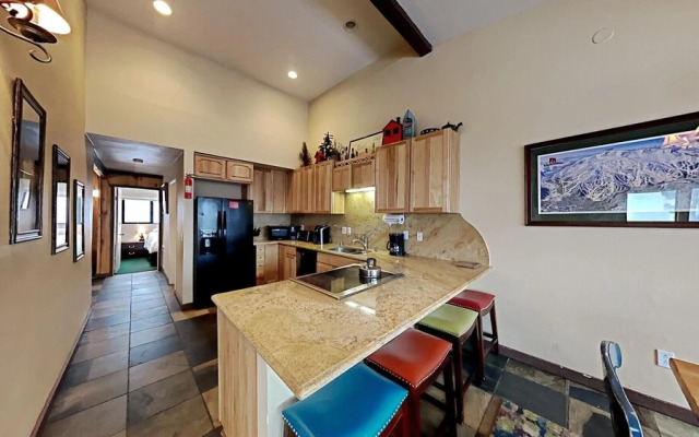 Upgraded 4 Bedrooms at 1849 Condos - Slopeside To Skiing & Mountain Biking