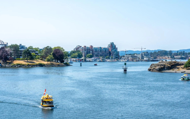 Victoria Regent Waterfront Hotel & Suites